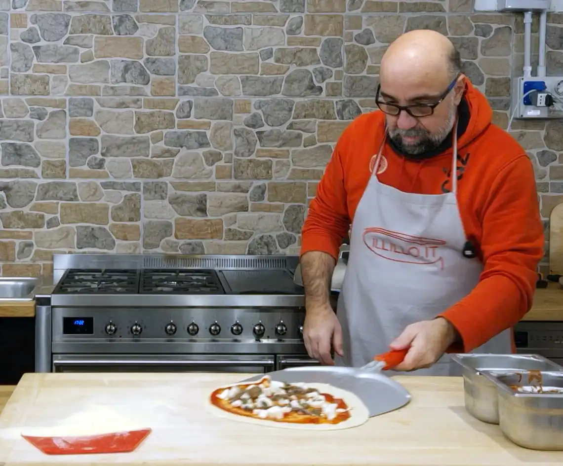 Pizza con cornicione Pizza con cornicione